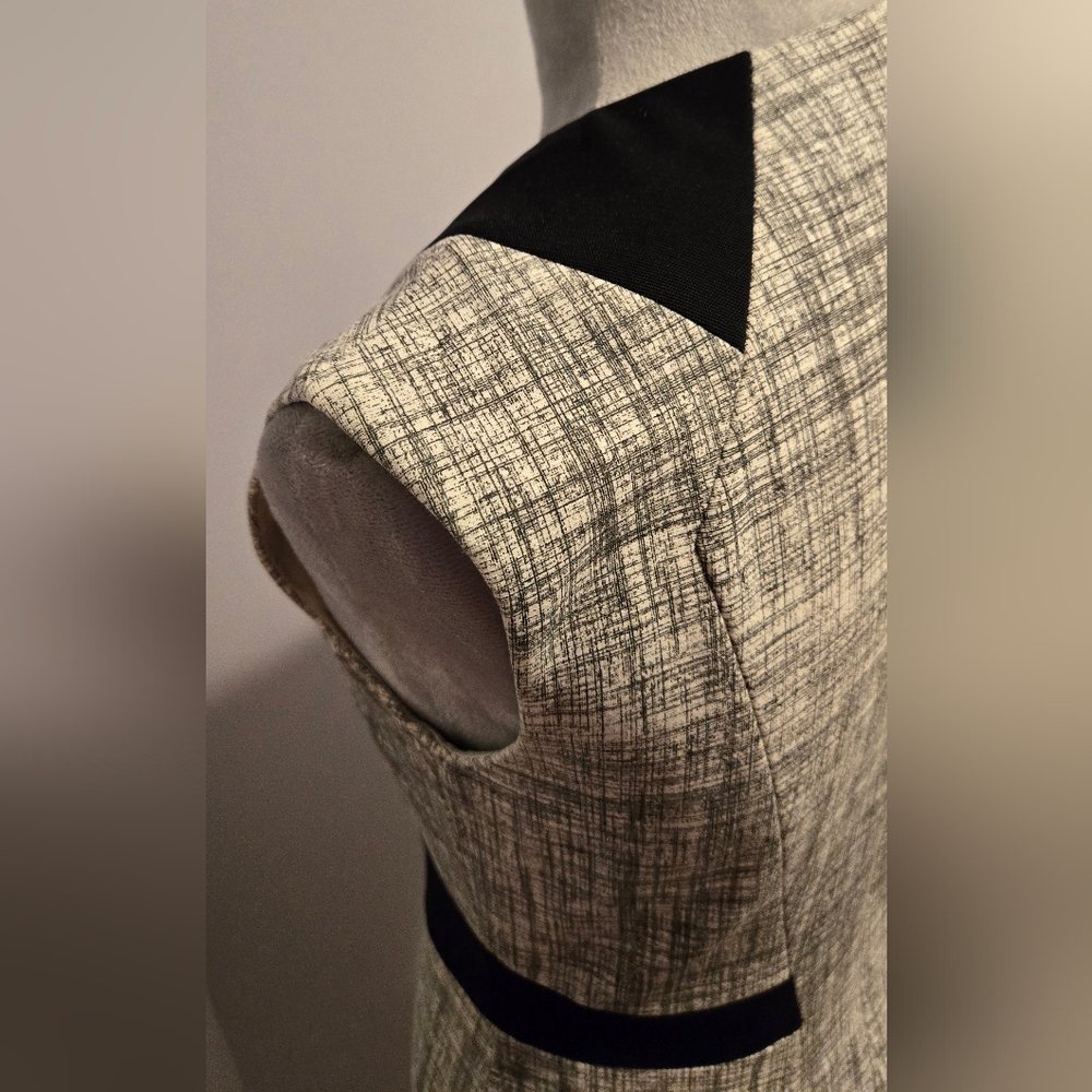 Karen Millen black-white stylized shift dress Sz 6 EU38 - Picture 6 of 10